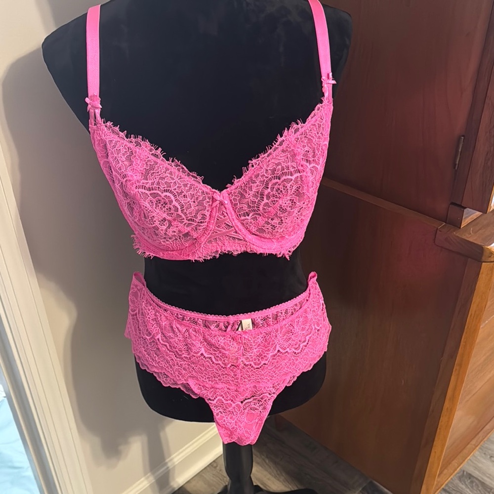 Victoria’s Secret Hot Pink Dream Angels Push Up W/O Padding and Thong 38DD XL